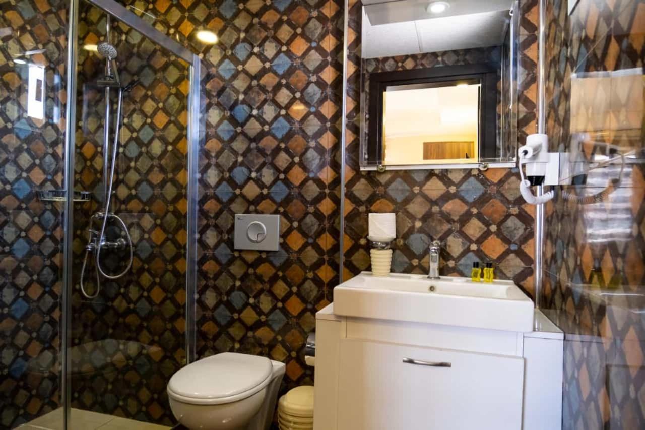 Ikarus Hotel Kusadası Exteriör bild